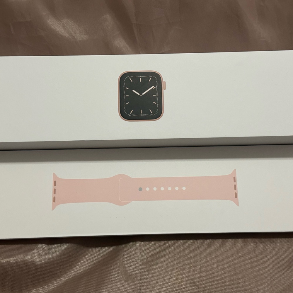 Smartwatch Series 5 44mm Gold Aluminum